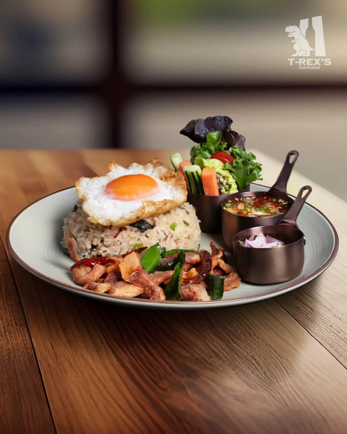 ข้าวกะเพราคลุก
หมูแดดเดียว